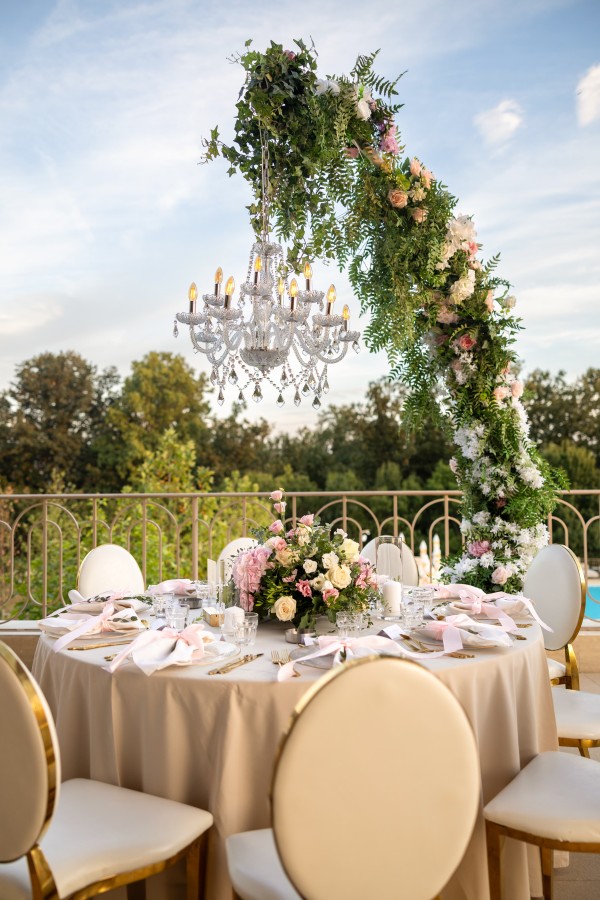 Hotel Hyde Hill / Bikini and Champagne